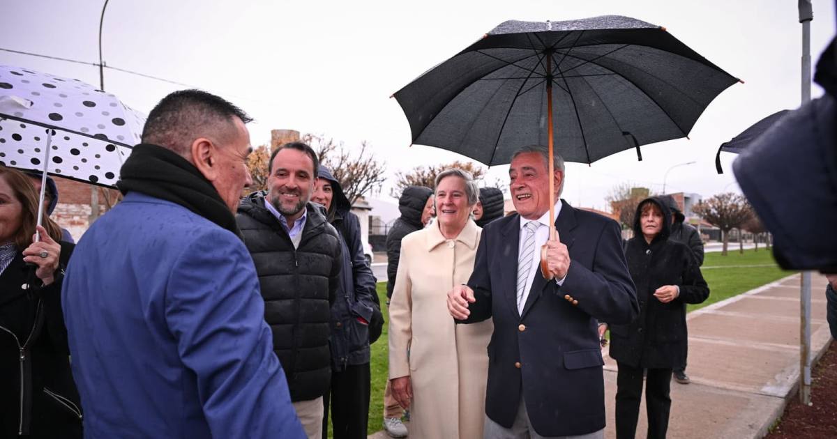 Homenaje a médico en bulevar de Cutral Co