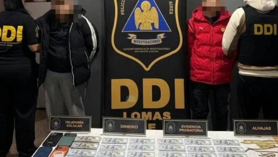 Una joven de 19 años fue detenida acusada de haber seducido, drogado y robado a un hombre.
