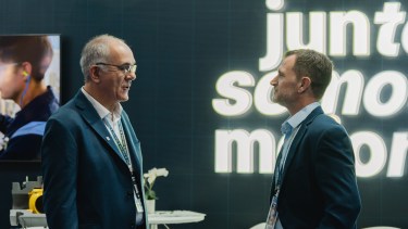 Fischer y Grupo Insys mostraron su crecimiento en la AOG Patagonia 2026 y apuestan a la formación de nuevos trabajadores