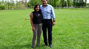María Angélica Espinosa oficializó su candidatura en Las Lajas para Primero Neuquén con guiños a la reelección de Figueroa