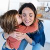 Imagen de Cuidar como profesión y como forma de vida: el reconocimiento a las mamás en su día