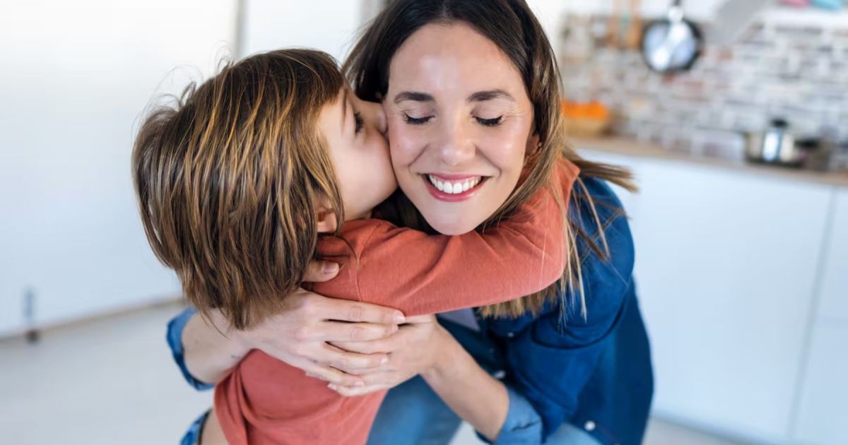 Reconocimiento a las mamás en su día por Farmacias Global