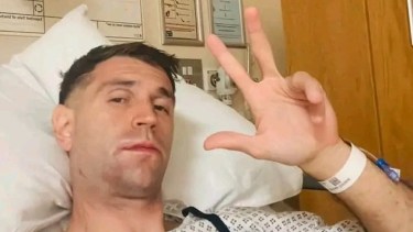 Dibu Martínez mostró como se recupera tras la operación por su fractura en la mandíbula