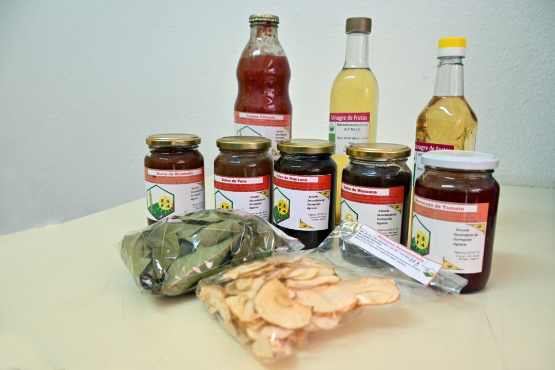 Parte de las materias primas que produce la institución se transforma en dulces, mermeladas, deshidratados y otros alimentos. Foto: Marcelo Ochoa.
