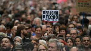 Miles de personas marcharon en España contra la crisis de vivienda y presionan a Pedro Sánchez