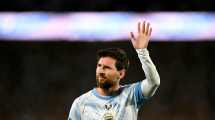 Imagen de Messi se despidió a lo grande: dio dos asistencias, marcó un gol de penal y Argentina venció a Benín