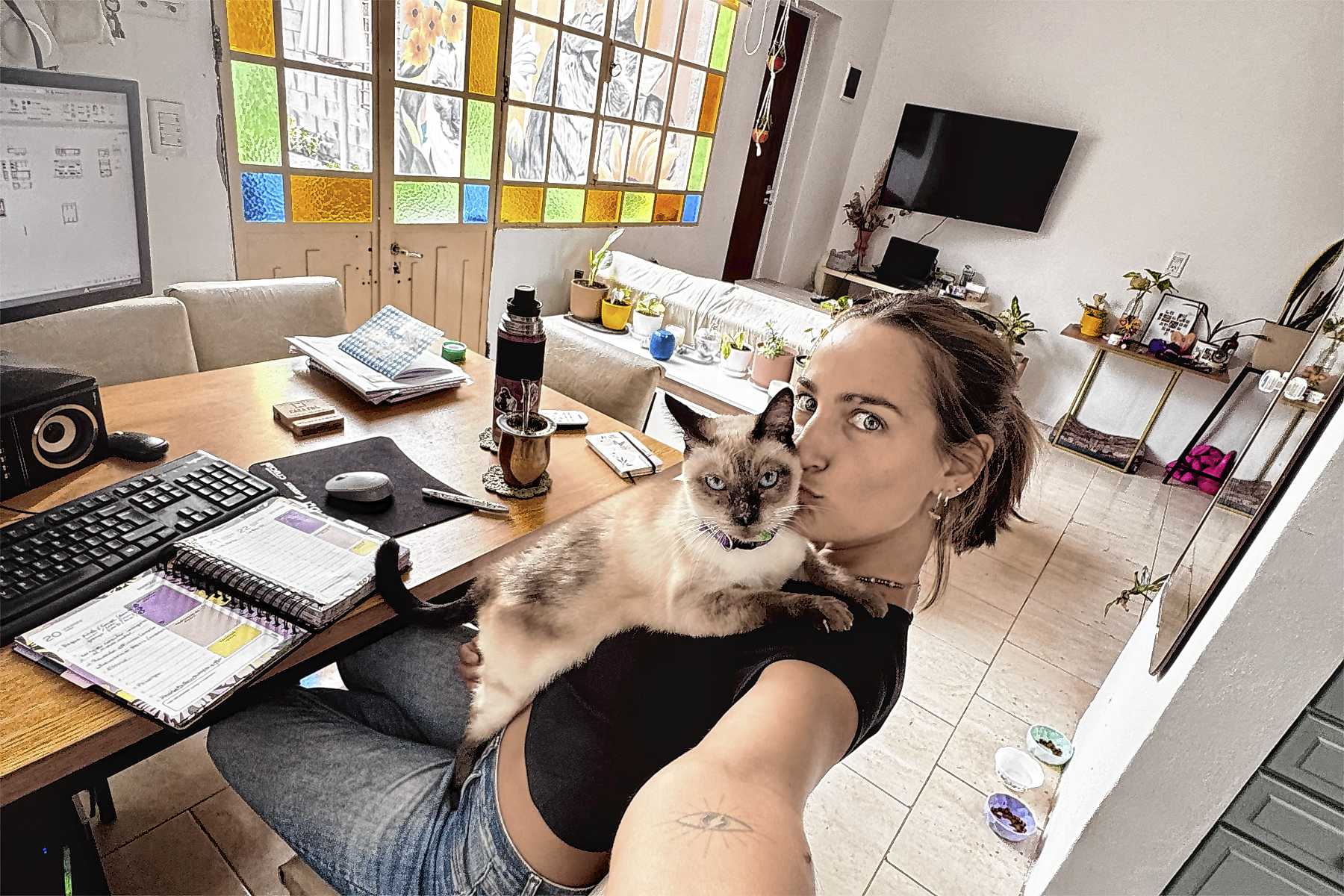 Cómo transformaron un galpón en un acogedor monoambiente de 25 m2