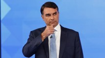Imagen de Migraciones confirmó que Flávio Bolsonaro pasó por Argentina: el avión privado en el que viaja hizo una escala en Ecuador
