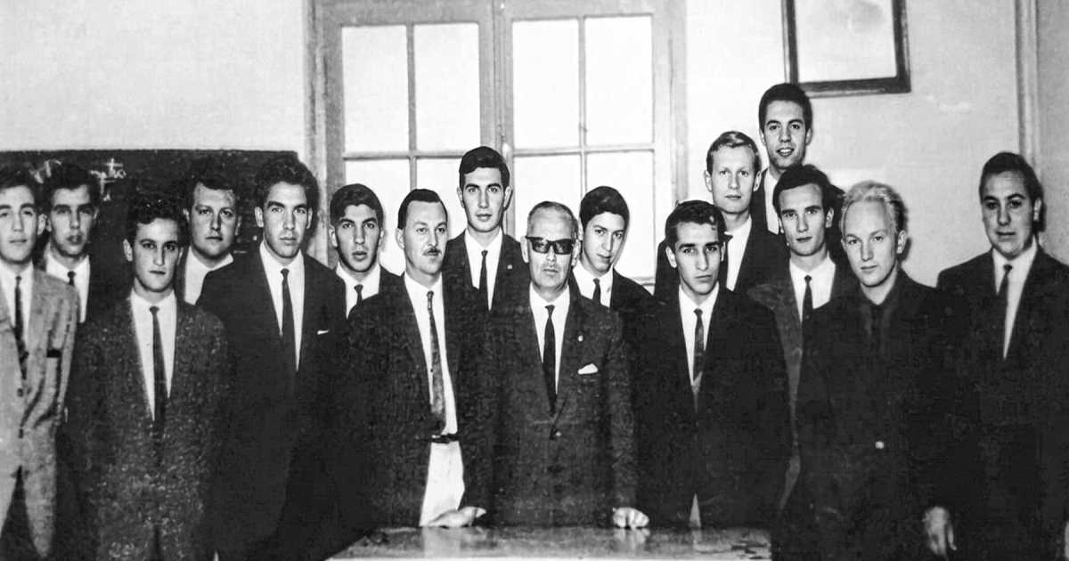 Seis décadas después, egresados de Roca celebran su reencuentro en la escuela