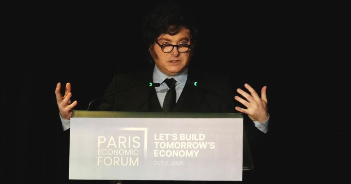 Javier Milei cierra su agenda en París con distinción al economista más influyente