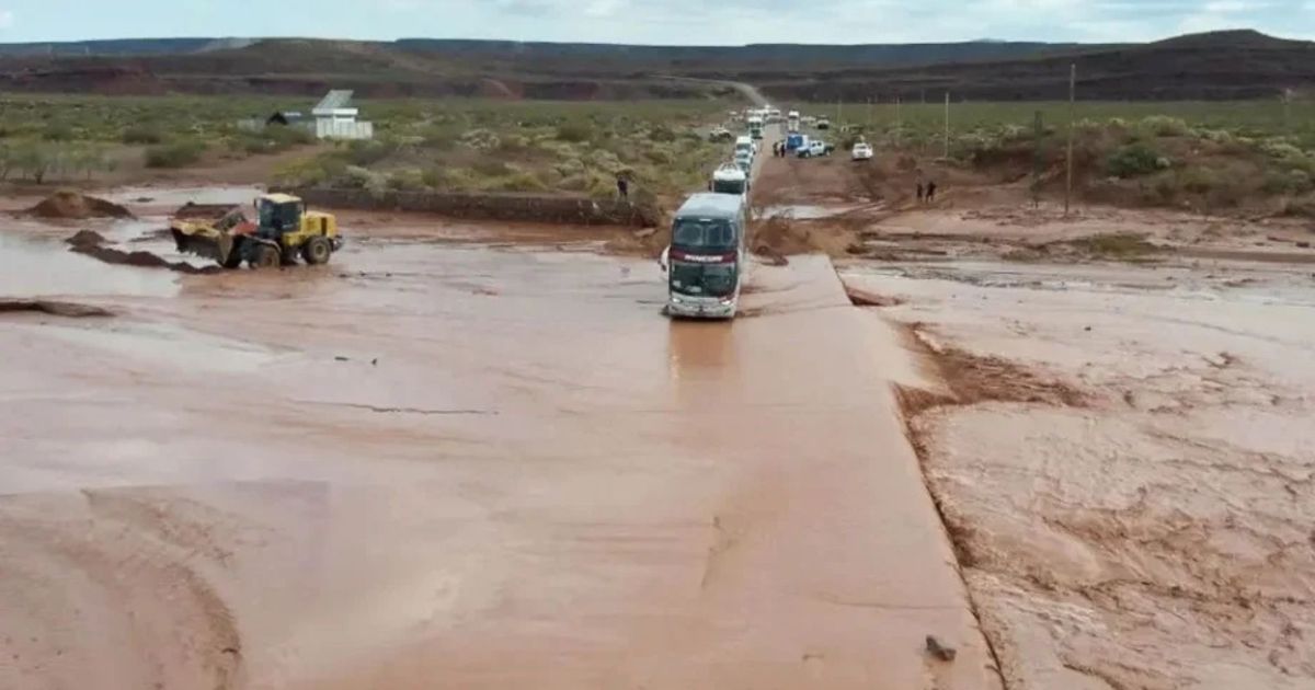 Corte de Ruta 5 por desborde del arroyo Carranza en Vaca Muerta