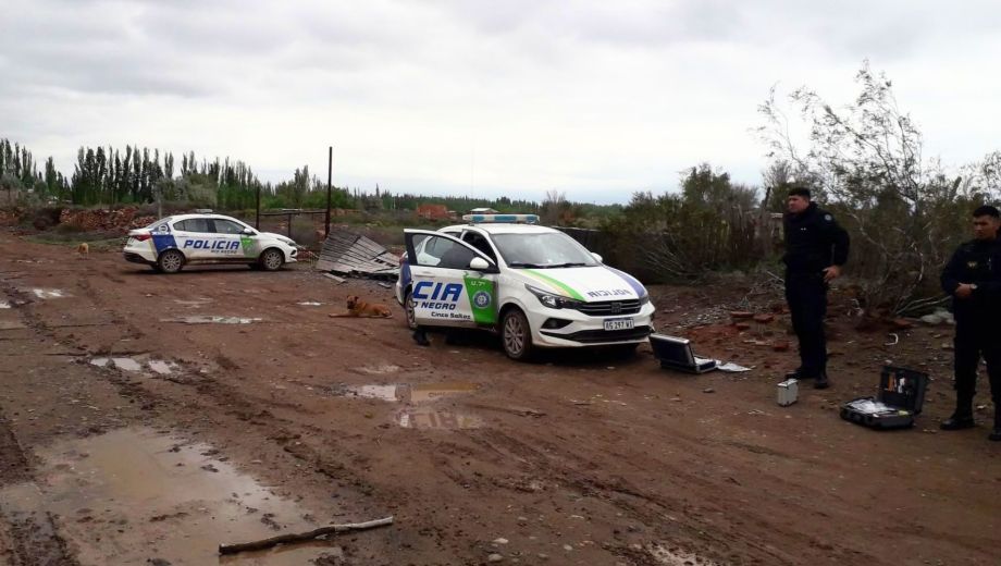 El hombre fue encontrado muerto en el patio de una casa en El Arroyon. Foto: Radio Ciudad