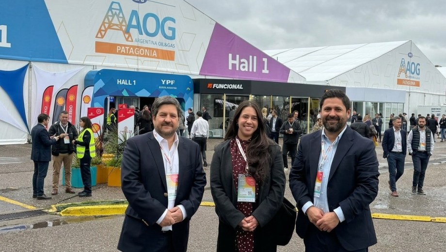 El cónsul general de Chile en Neuquén, Alejandro Gibbons Munizaga, destacó la ventaja de conectar la provincia con los puertos del Biobío y la necesidad de fortalecer pasos fronterizos como Pino Hachado y Pichachén para sostener nuevos flujos comerciales. Foto gentileza.