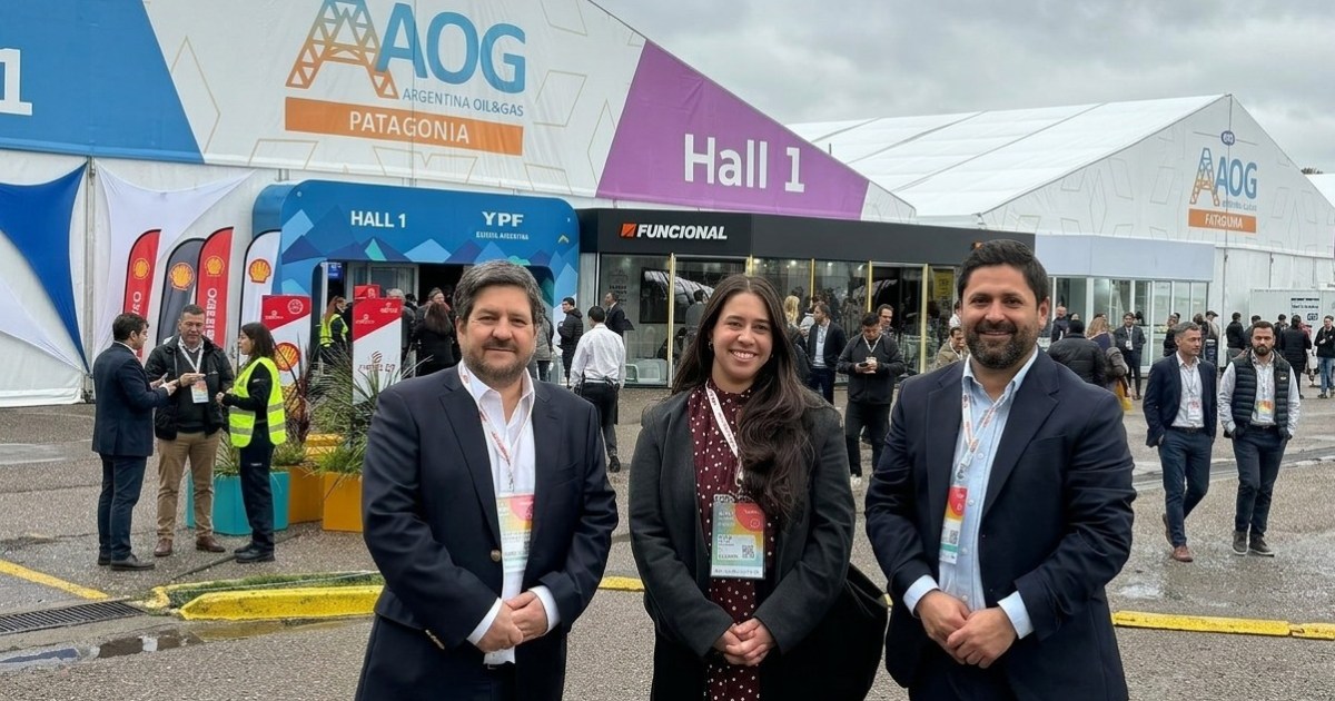 Vaca Muerta mira al Pacífico: Puerto Coronel explora negocios en la mayor feria petrolera de Argentina