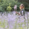 Imagen de Una emprendedora de Bariloche recupera saberes ancestrales y crea cosmética con plantas patagónicas