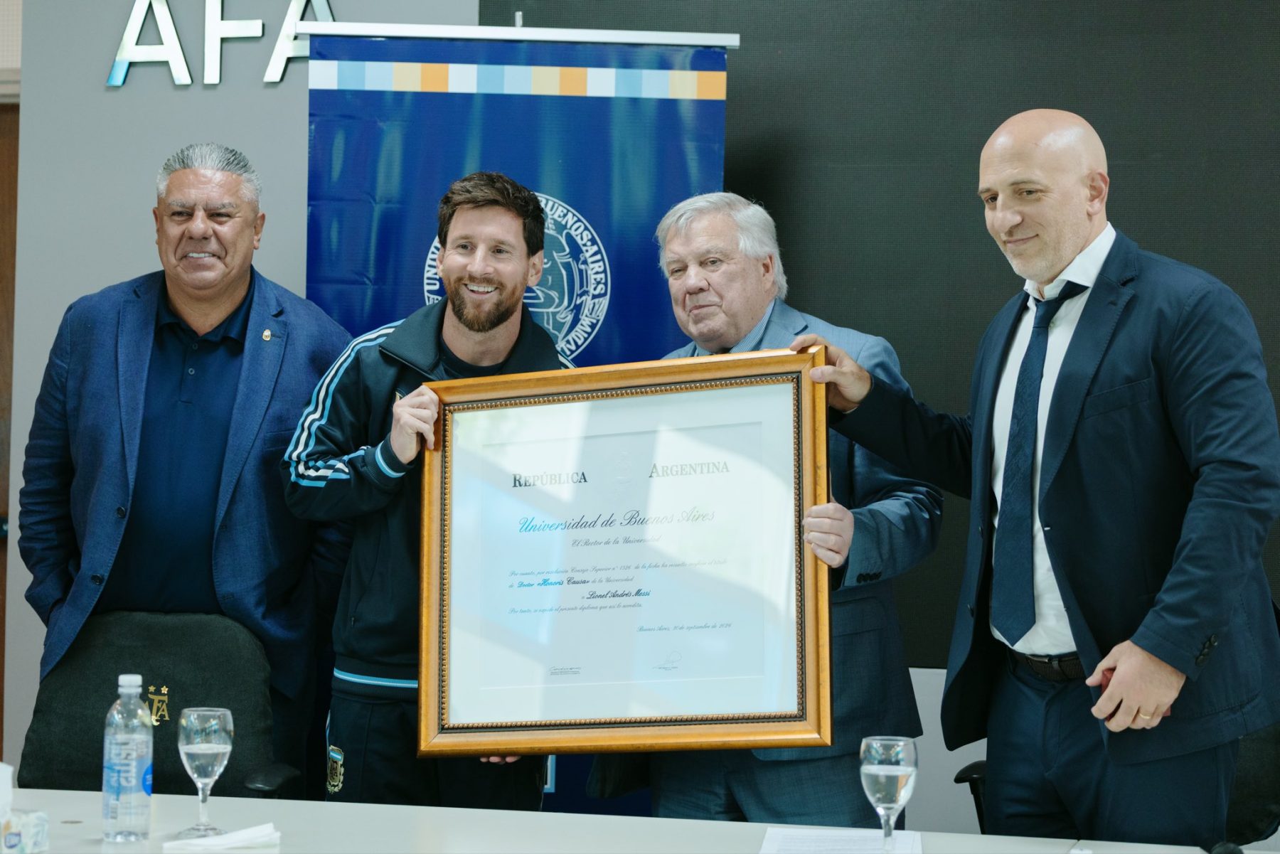 Lionel Messi recibió el Doctor Honoris Causa de la UBA en su partido despedida