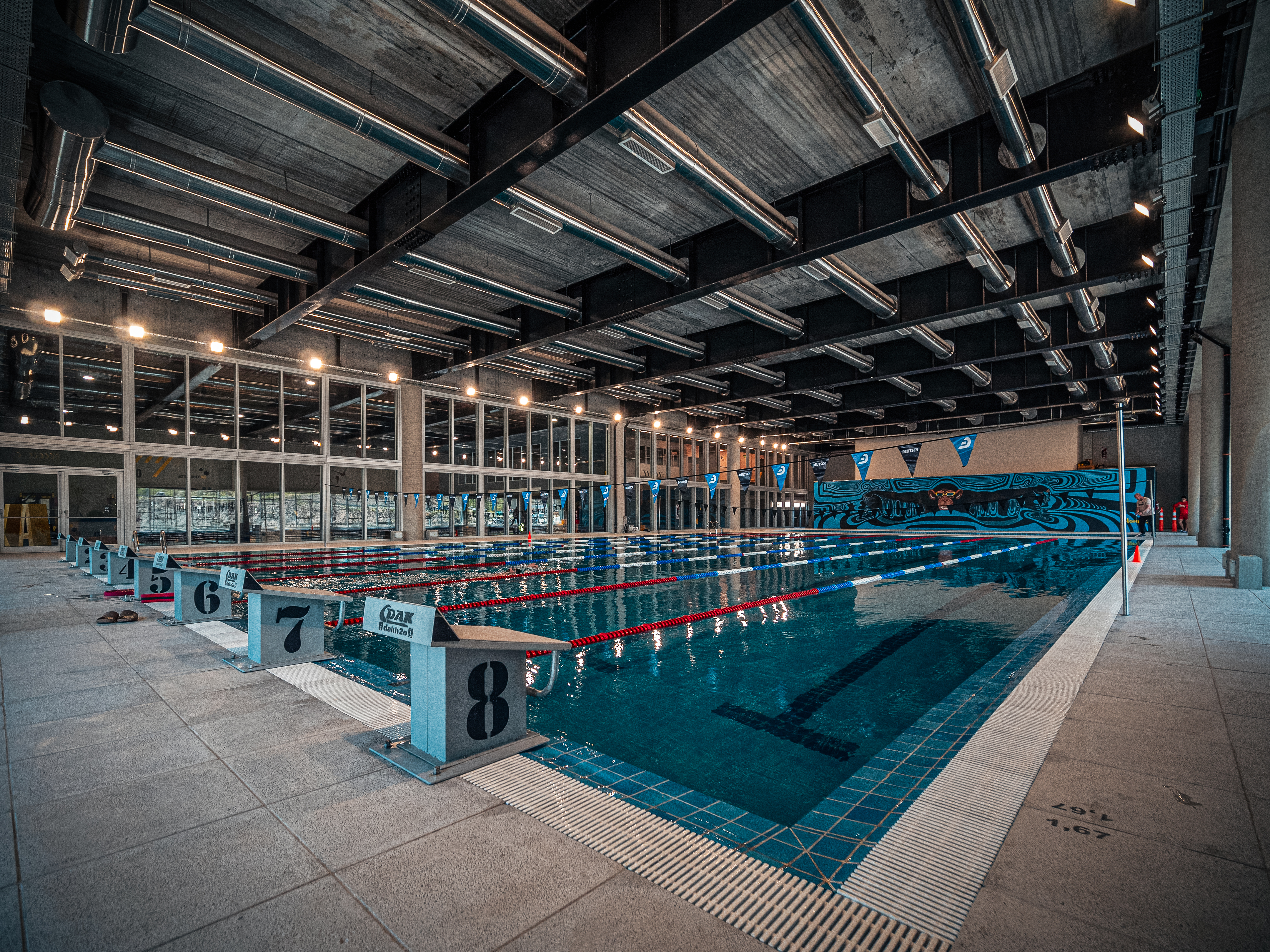 En Hoka hay pileta libre, clases de natación, aquagym y matronatación.