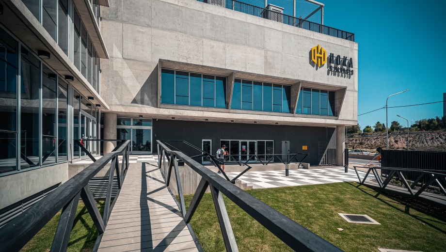 Hoka tiene alrededor de 3.000 m² y es el basamento de una torre. Foto: gentileza.