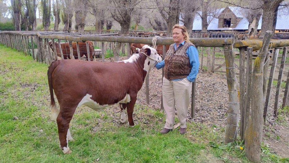 Cecilia de Larminat en el predio de la Sociedad Rural de Neuquén en Junín de los Andes. Foto: Miguel Vergara