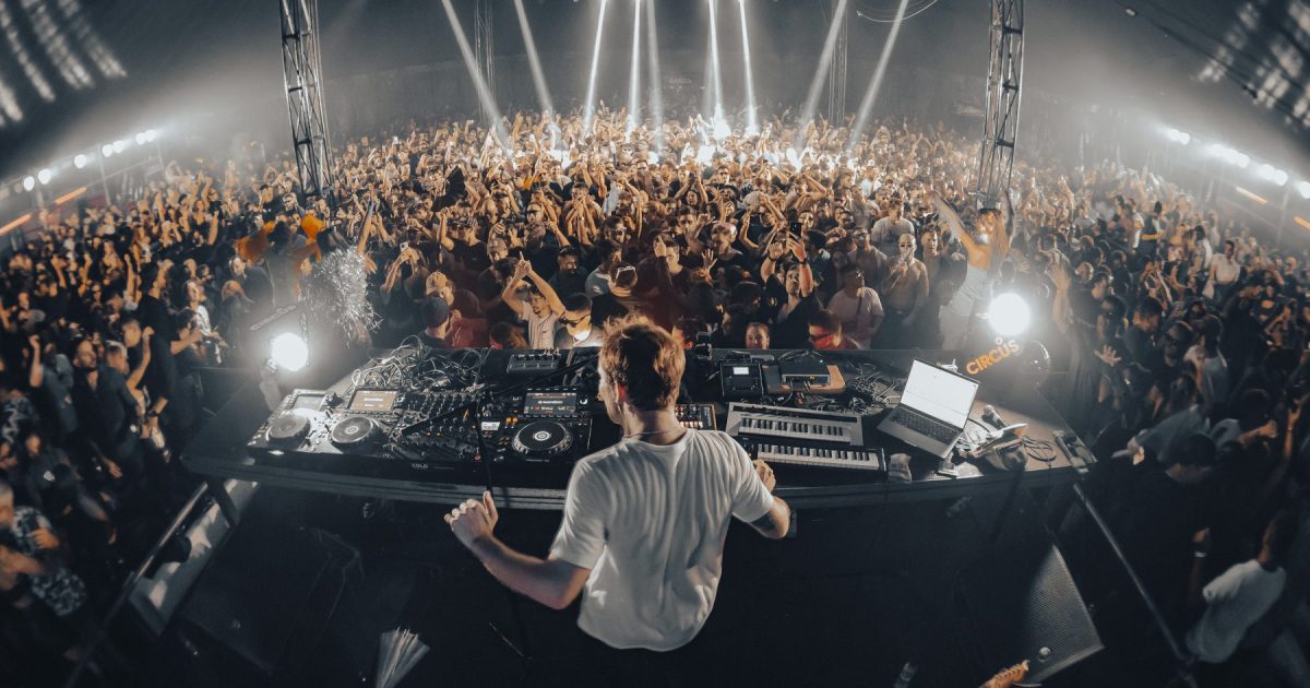 Juan Hansen presenta su primer disco "Ultrasonido" en Cipolletti