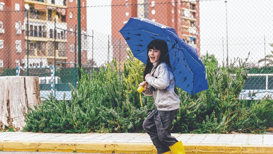 Es clave usar ropa impermeable y calzado adecuado para no mojarse. 
