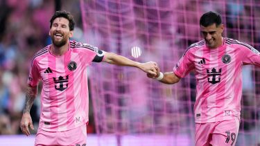 Adiós a la Selección, pero no a los goles: Messi anotó un doblete y encara la recta final rumbo a los 1.000