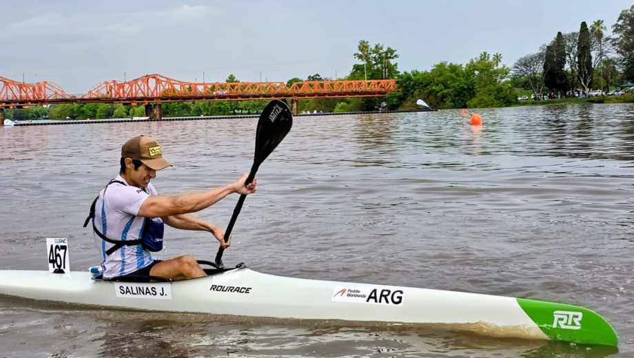 Julián Salinas fue por momentos líder de la exigente K1 sub 23. Finalizó sexto.