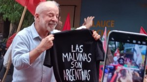 Lula posó con una remera de Malvinas y reforzó el apoyo al reclamo de soberanía argentino