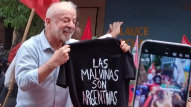 Lula posó con una remera de Malvinas y reforzó el apoyo al reclamo de soberanía argentino