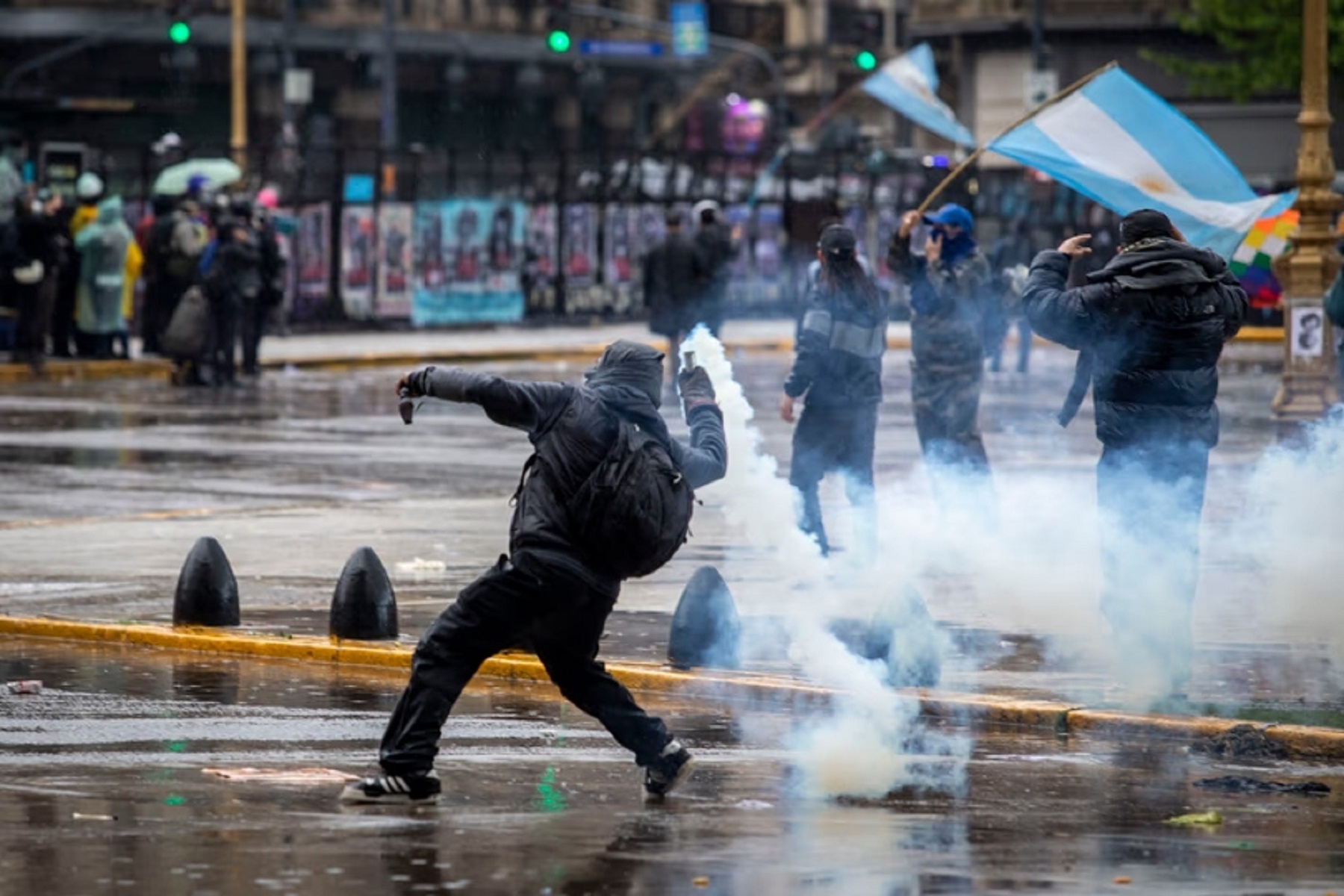 El Gobierno denunciará a manifestantes por disturbios en el Congreso
