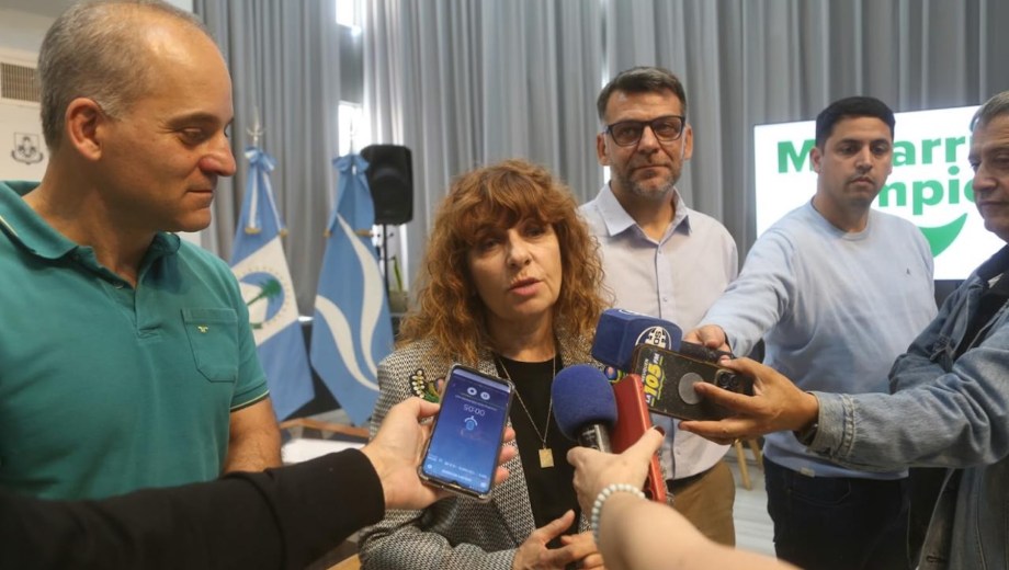 La jefa de Gabinete, María Pasqualini, acompañada por los subsecretarios Cristian Haspert y Francisco Baggio. (Foto: gentileza)