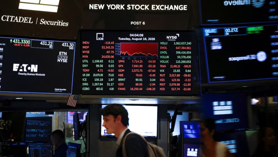Los bonos argentinos rebotaron y cayó el riesgo país, pero Wall Street frenó a las acciones.