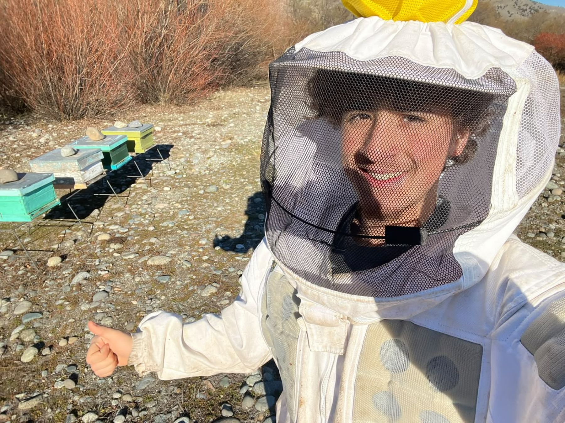 Joven apicultor de Junín de los Andes busca impulsar la apicultura en la Patagonia