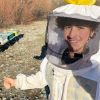 Imagen de Tiene 18 años, empezó con cuatro colmenas en la Patagonia y sueña con crear una escuela de apicultores
