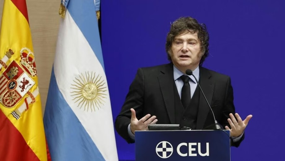 Su primera aparición fue en un foro ante empresarios e inversores.