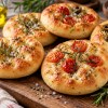 Imagen de Mini focaccias caseras: la receta fácil para que queden suaves por dentro y doradas por fuera