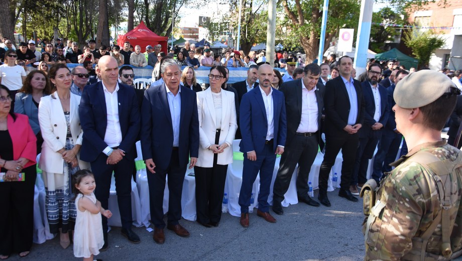 El gobernador Rolando Figueroa presidió el acto por los 104 años de Centenario (Oscar Livera)