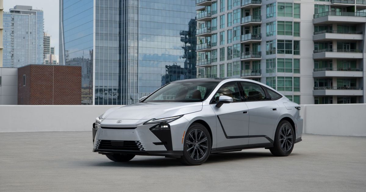 Lexus lanza su nueva generación del sedán ES en Argentina