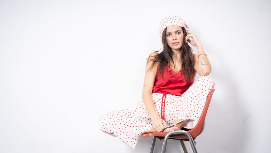 Natalie Pérez presenta su quinto álbum de estudio, un trabajo que marca un nuevo momento en su camino artístico y que la encuentra más segura, libre y conectada con su propia voz.
(Foto: @agustindusserre)