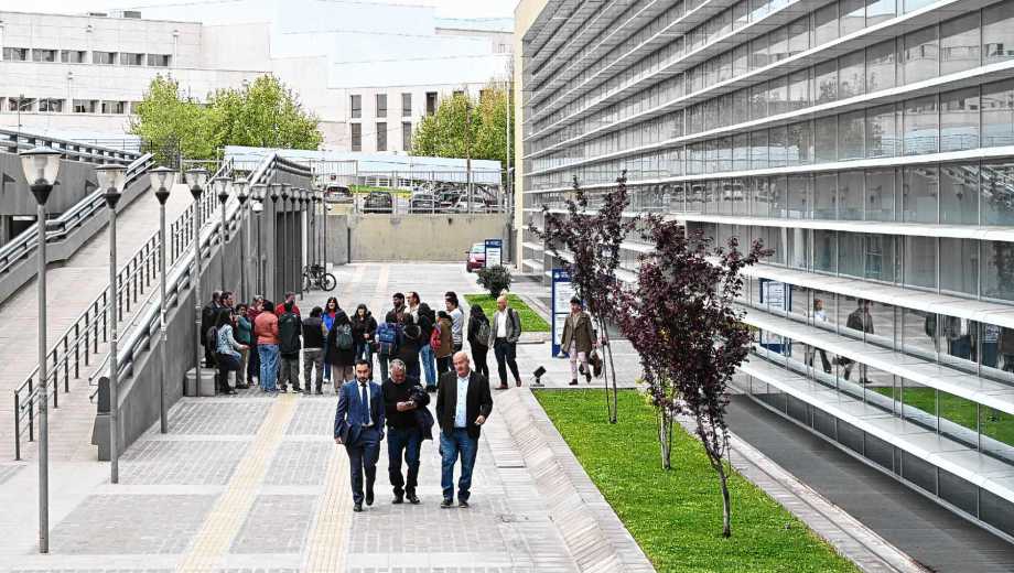 Hubo absoluciones para los ministros del ex gobernador Omar Gutiérrez y suspensión del juicio a prueba por un año y medio para las organizaciones (foto Cecilia Maletti)
