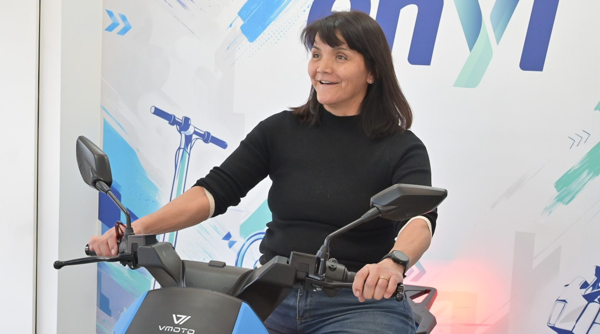 Una vecina de General Roca ganó una moto eléctrica en un sorteo del diario Río Negro