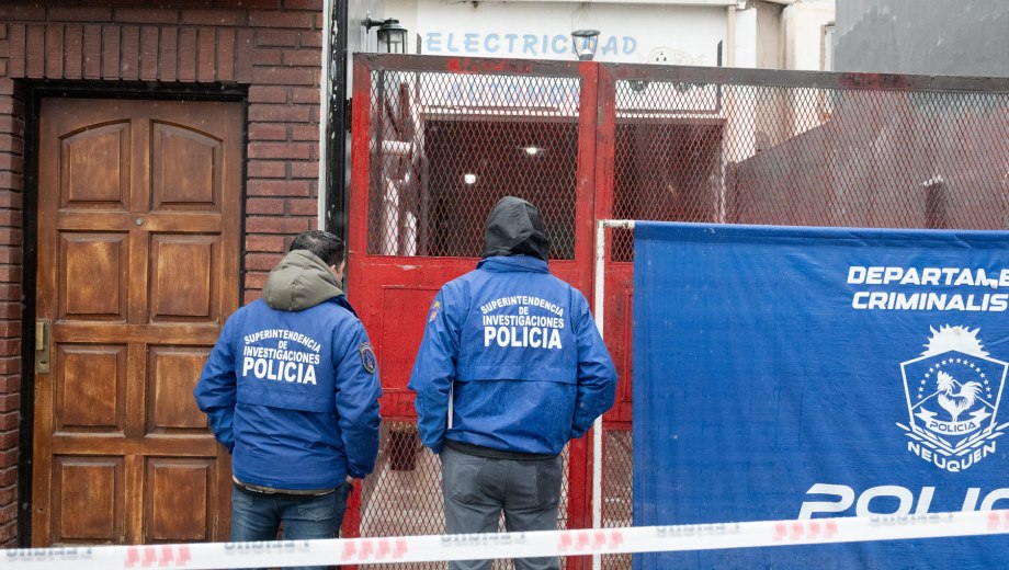 Quién era el hombre que murió en un taller mecánico de Neuquén: imputarán al dueño de lugar por tener cocaína escondida. Foto; Emiliano Ortiz