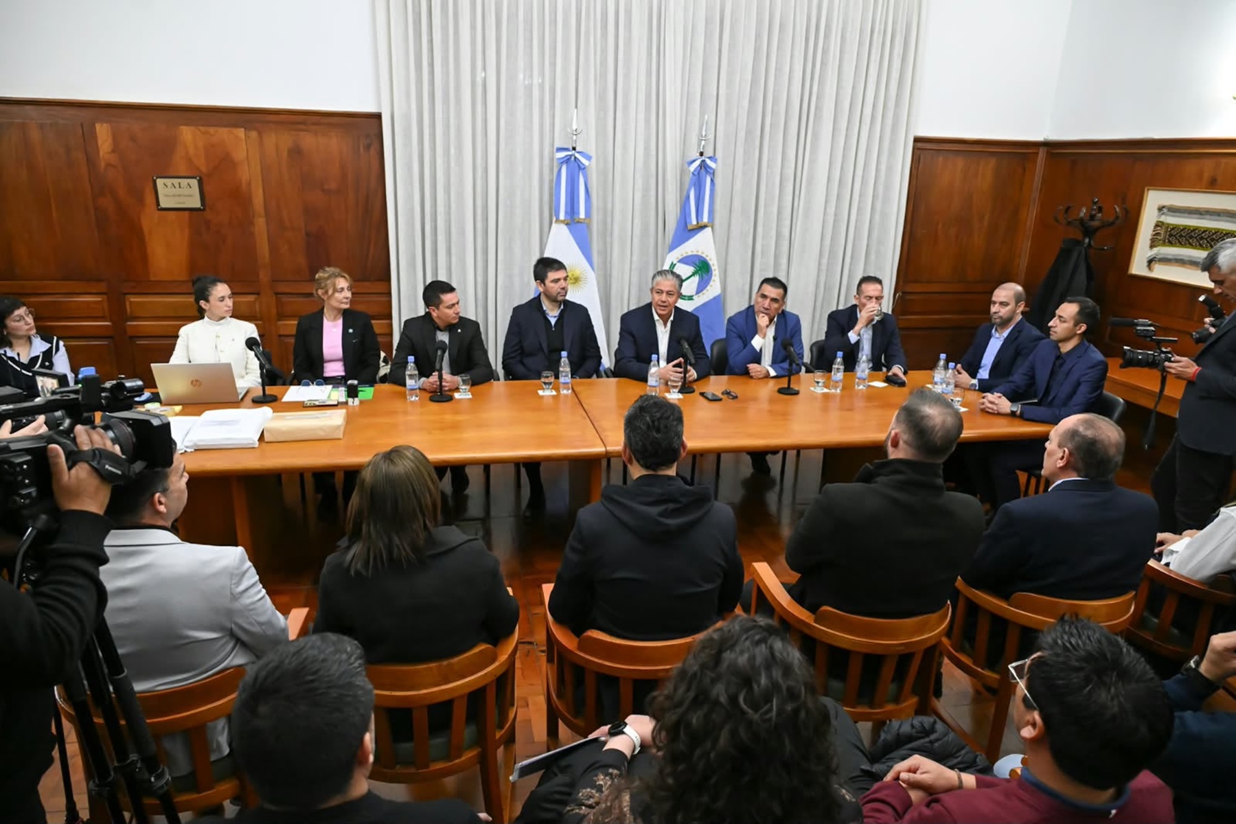 Se licitó equipamiento para el parque solar de Cutral Co