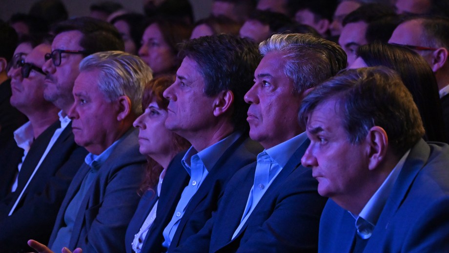 Gaido y Figueroa, junto a funcionarios municipales y provinciales, en la presentación del plan de ejecución del Parque Industrial Capital. (Foto: Florencia Salto)