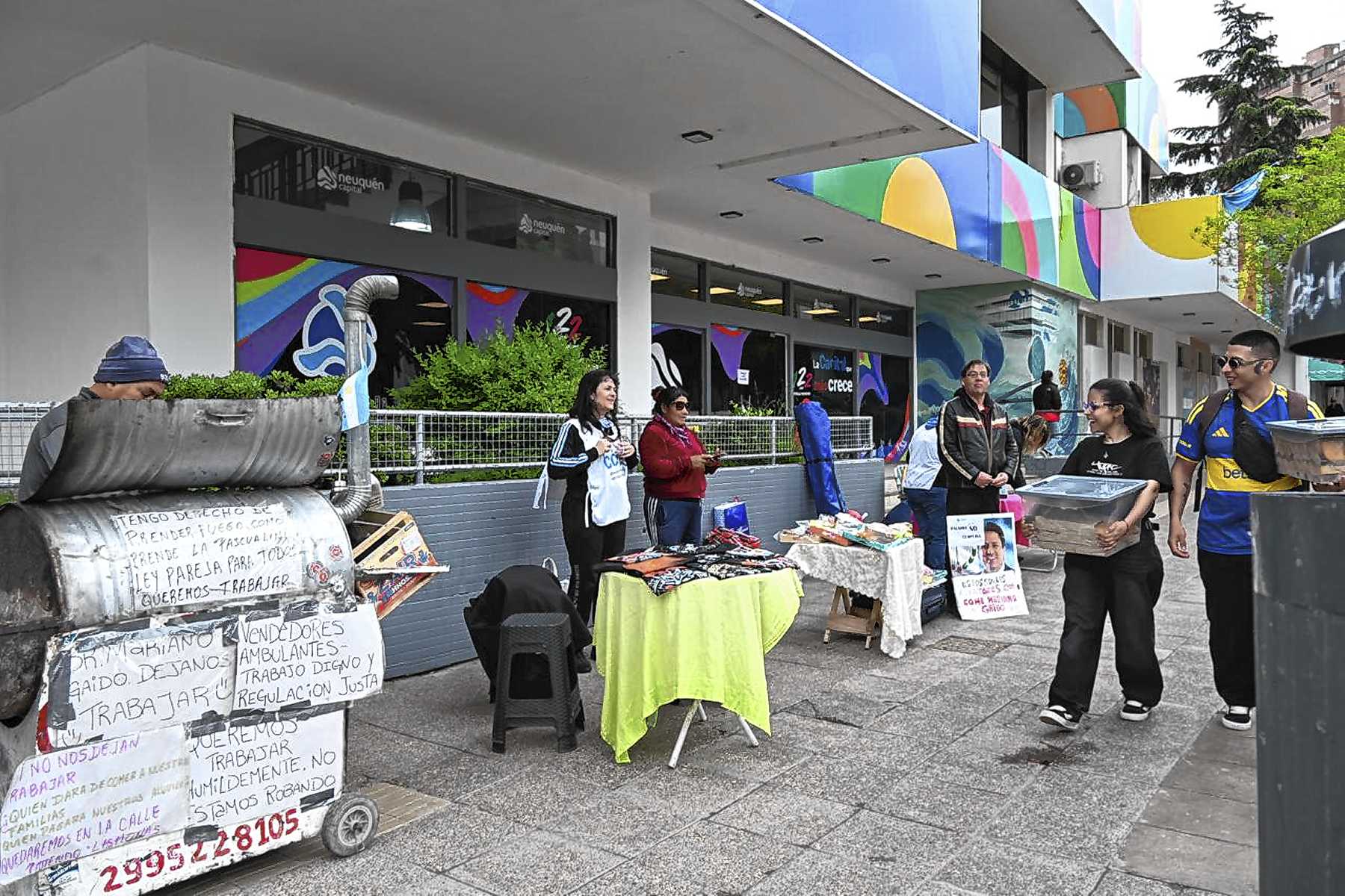 Vendedores ambulantes de Neuquén reclaman la reactivación de sus permisos