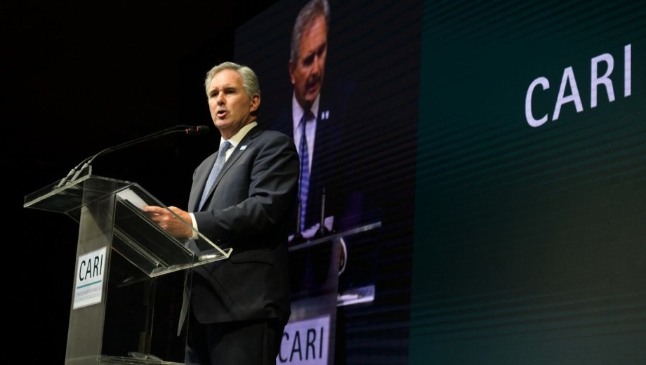 El canciller Pablo Quirno, durante su discurso en la cena anual del CARI, donde desafió al Reino Unido a defender su posición ante un tribunal internacional. (Foto: gentileza)