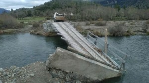 Evalúan instalar un puente Bailey en la zona de Pampa Linda, tras los daños por la crecida del río