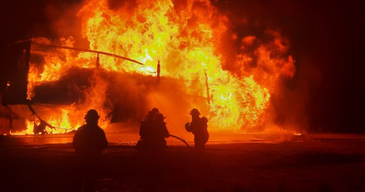 Se incendió un camión que transportaba aceite vegetal en la Ruta 22