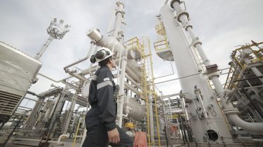 Neuquén afianza su estrategia ambiental en Vaca Muerta: del reporte obligatorio de emisiones al desafío “Near Zero” para exportar GNL