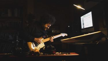 Raly Barrionuevo: “Las canciones comienzan a tener una función social cuando reflejan lo que le pasa a la gente”